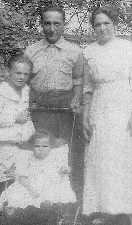5-Sandys family b and w copy_edited.webp