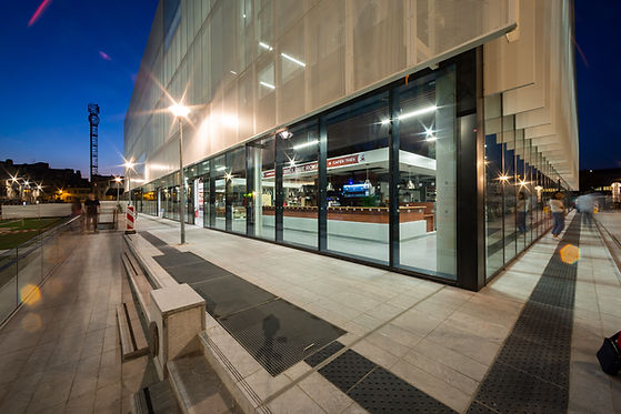 halles de pau de nuit.jpg