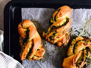 Spinach and Turmeric Twists