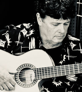Jesus Carceller guitariste chanteur (1).jpg
