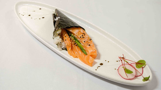 250. Temaki salmone