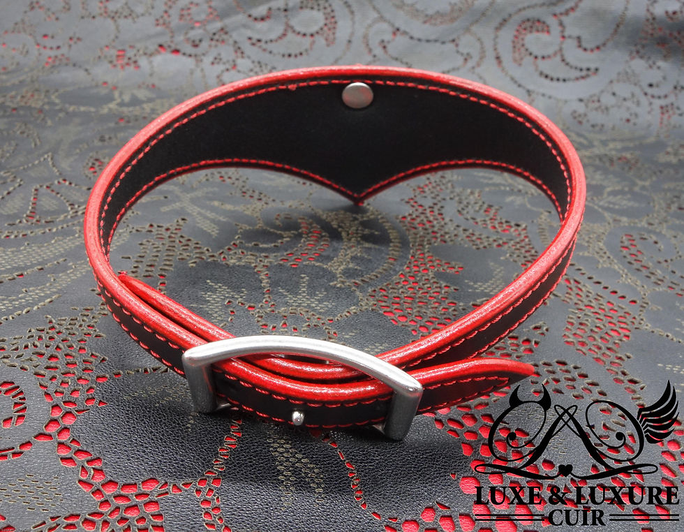 Collier cuir noir pleine fleur cousu rouge