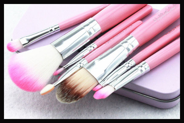 Thumbnail: Hello Kitty - Pink Mini Makeup Brushes (7 brushes)