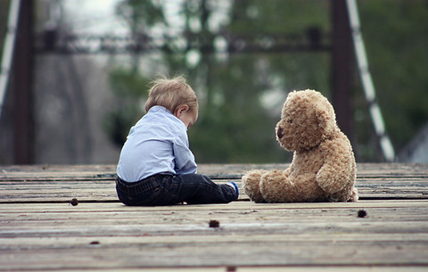 Bambino con Teddy Bear