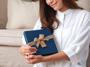 9 Reasons to Gift Art Instead of Stuff (Unique Gift Ideas)