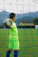 the-young-goalkeeper-is-about-to-throw-the-ball-r-2025-03-27-00-46-21-utc.jpg