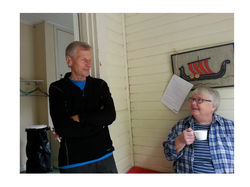 Tore och Runa vid entrén