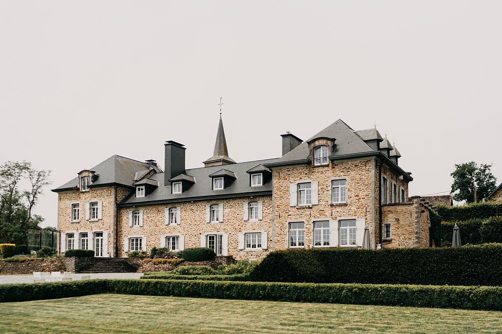 Vue du Château de Freux, lieu de mariage chaleureux idéal pour les couples qui souhaitent prendre le temps de vivre leur mariage sur un week-end