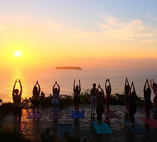 Foto de aulas de yoga e dança