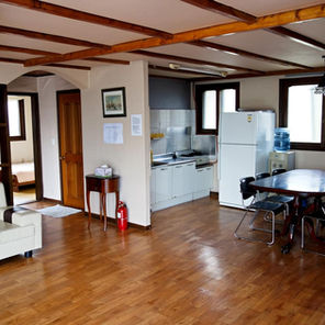 1층 백향목 거실