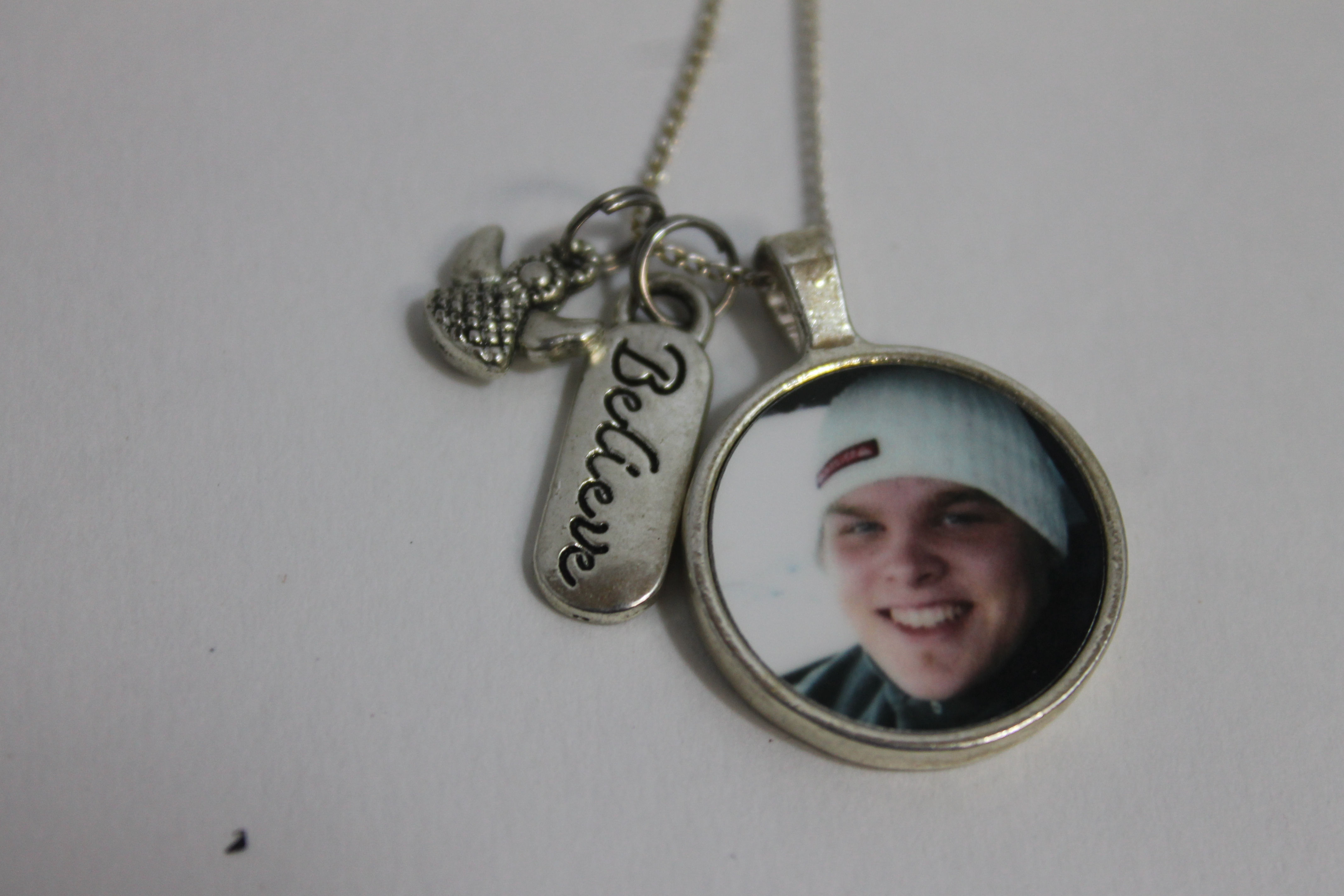 COLOR PRINTED CAR CHARM NECKLACE