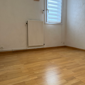 changement de revêtements de sol pour l'étage de cette maison 