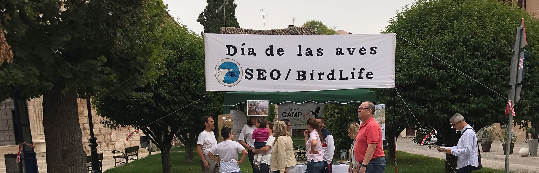 Puesto informativo de la asociación en una jornada del día de las aves