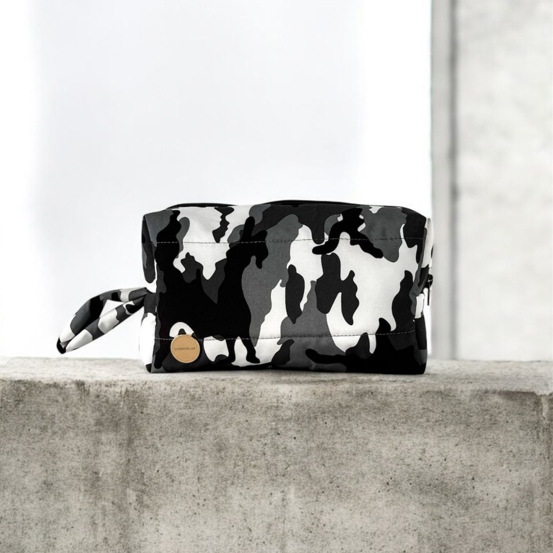 Black forces - Cosmetic Cable Puffer Bag