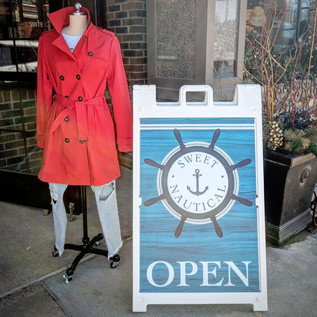 Another lake-style fashion boutique