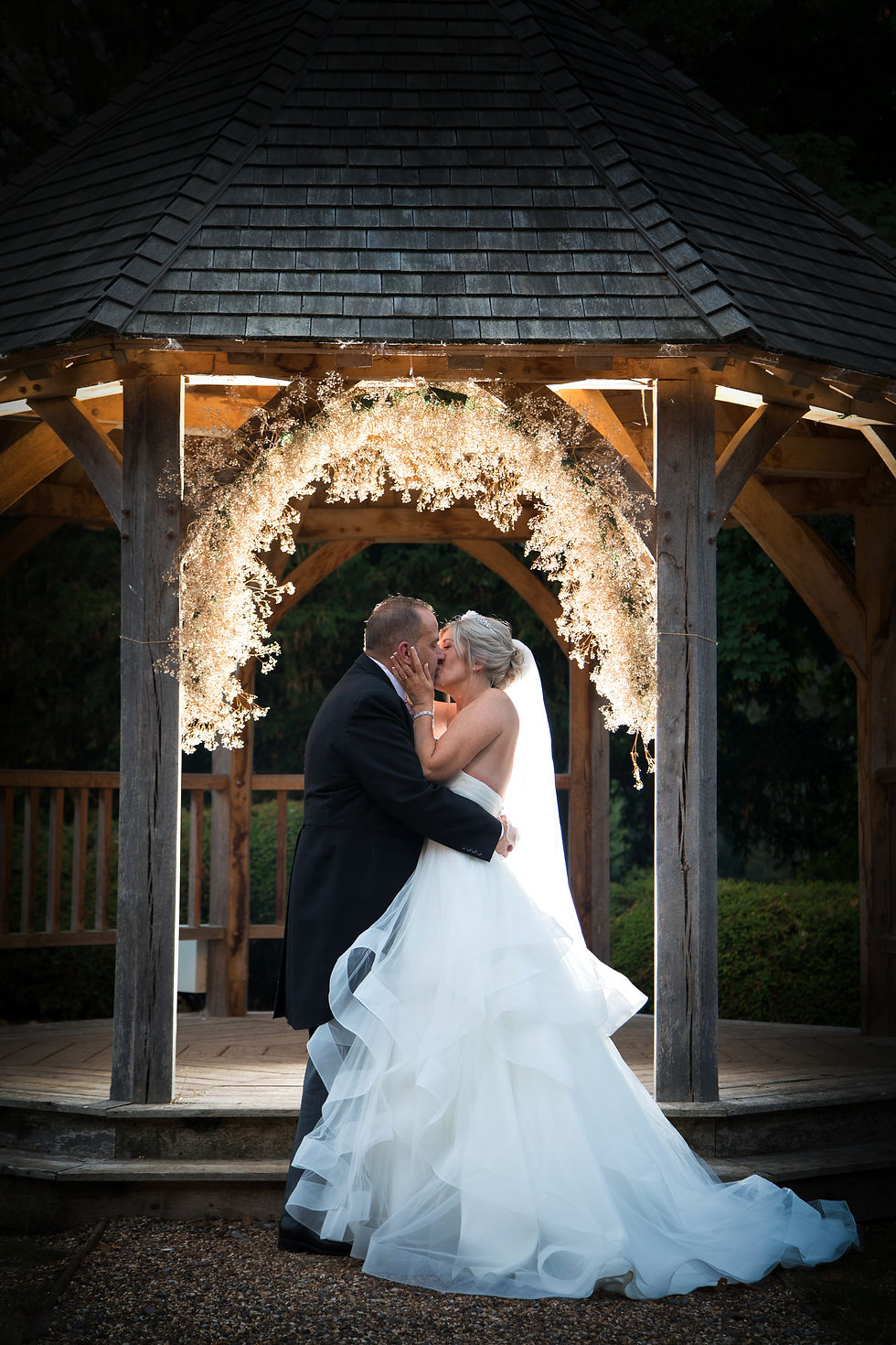 Wedding night photos. Wedding night photography. Night time wedding pictures. Night time wedding photos. Night time wedding photography. Artistic wedding photos. Low light wedding photos.