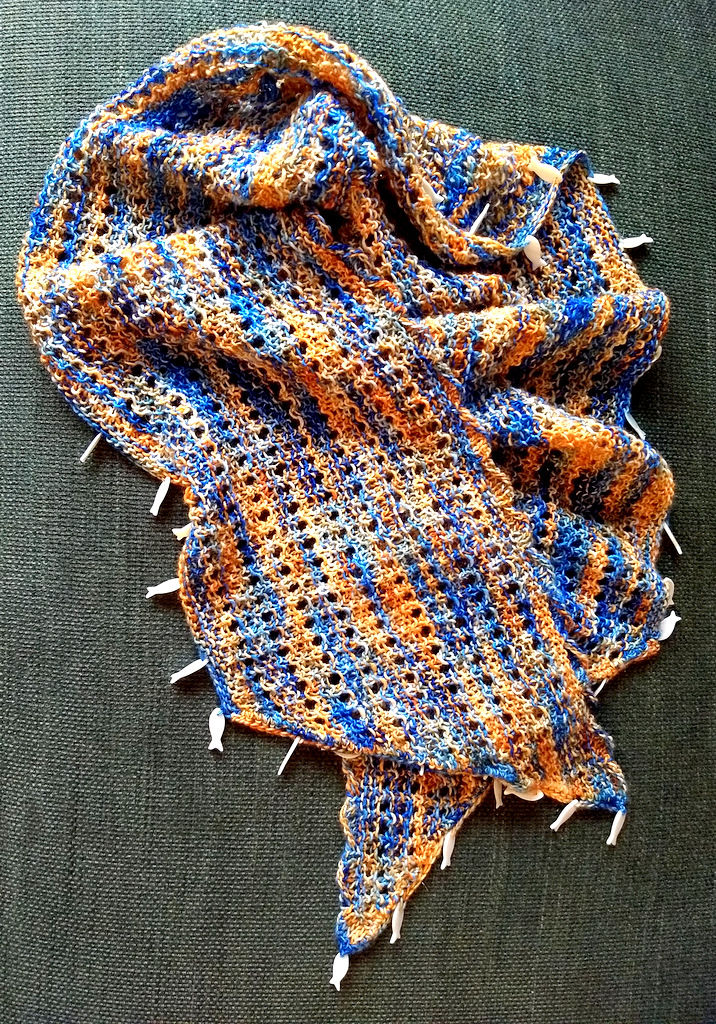 Thumbnail: Kiyomizu Koi Pond Scarf Pattern (knit)