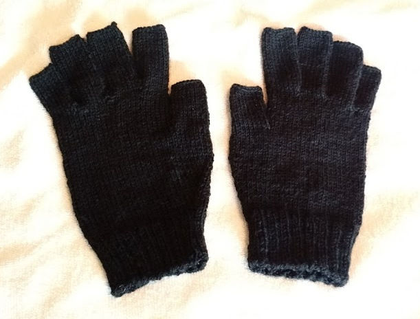 Thumbnail: Fingertipless Gloves Pattern (knit)
