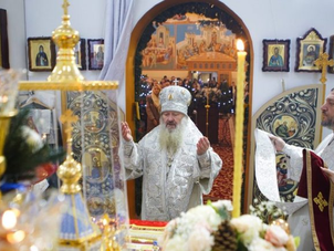 Митрополит УПЦ МП Лебідь в оточені Добкіна відслужив Літургію в монастирі, де виявили підпільну школу