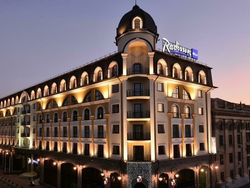 У Києві жінку не пустили до укриття елітного готелю