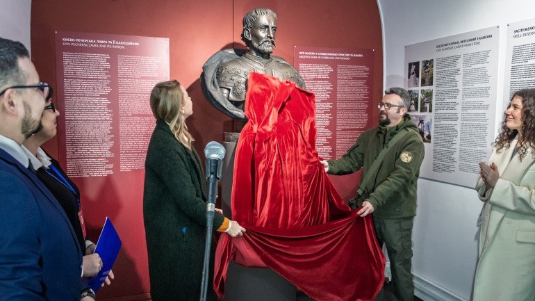 На території Києво-Печерської лаври встановили погруддя Івана Мазепи