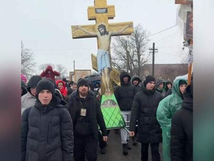 Попри заборону прихильники УПЦ МП провели хресну ходу до скиту російської святої на Буковині