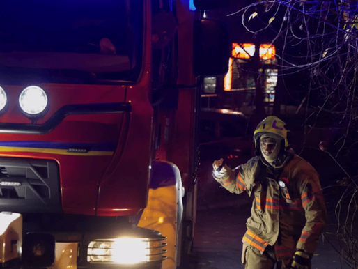 Київ у водяному полоні: прорив водогону затопив двори і зруйнував припарковані машини