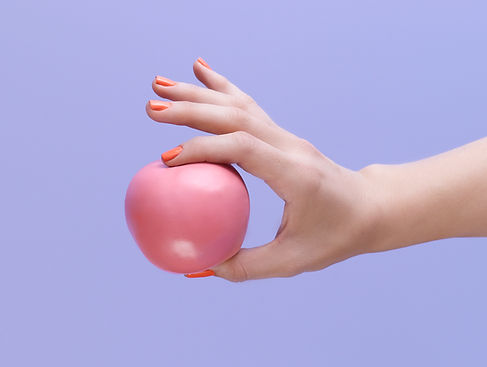 Risultati della manicure al titanio – unghie rinforzate e dall’aspetto sano.