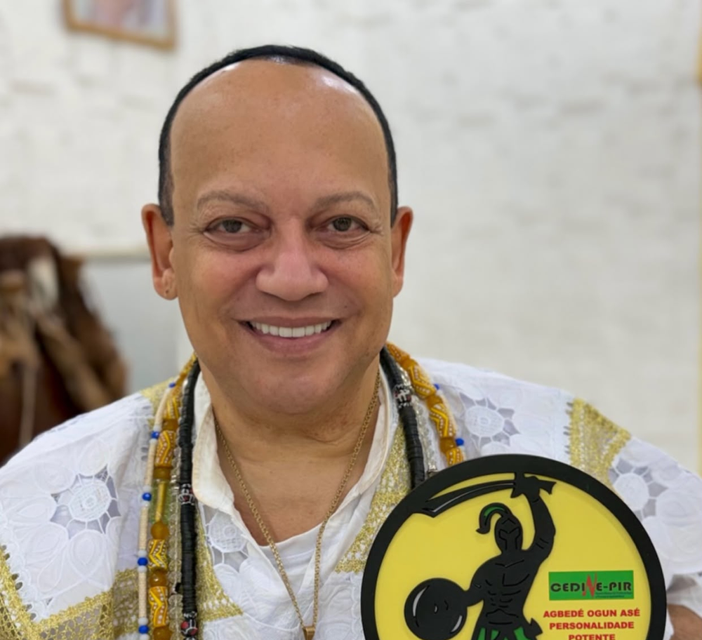 Pai Celinho D’Omolu recebe Troféu Agbedé Ogun Asé e tem trajetória de dedicação à cultura afro-brasileira reconhecida