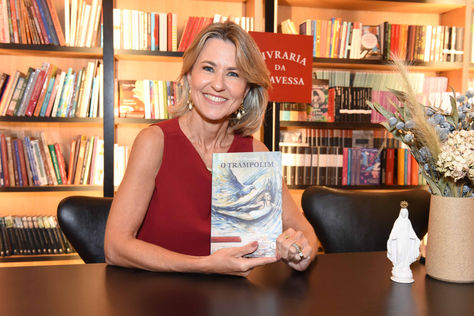PATTY BONAPARTE LANÇA LIVRO “TRAMPOLIM” EM SP