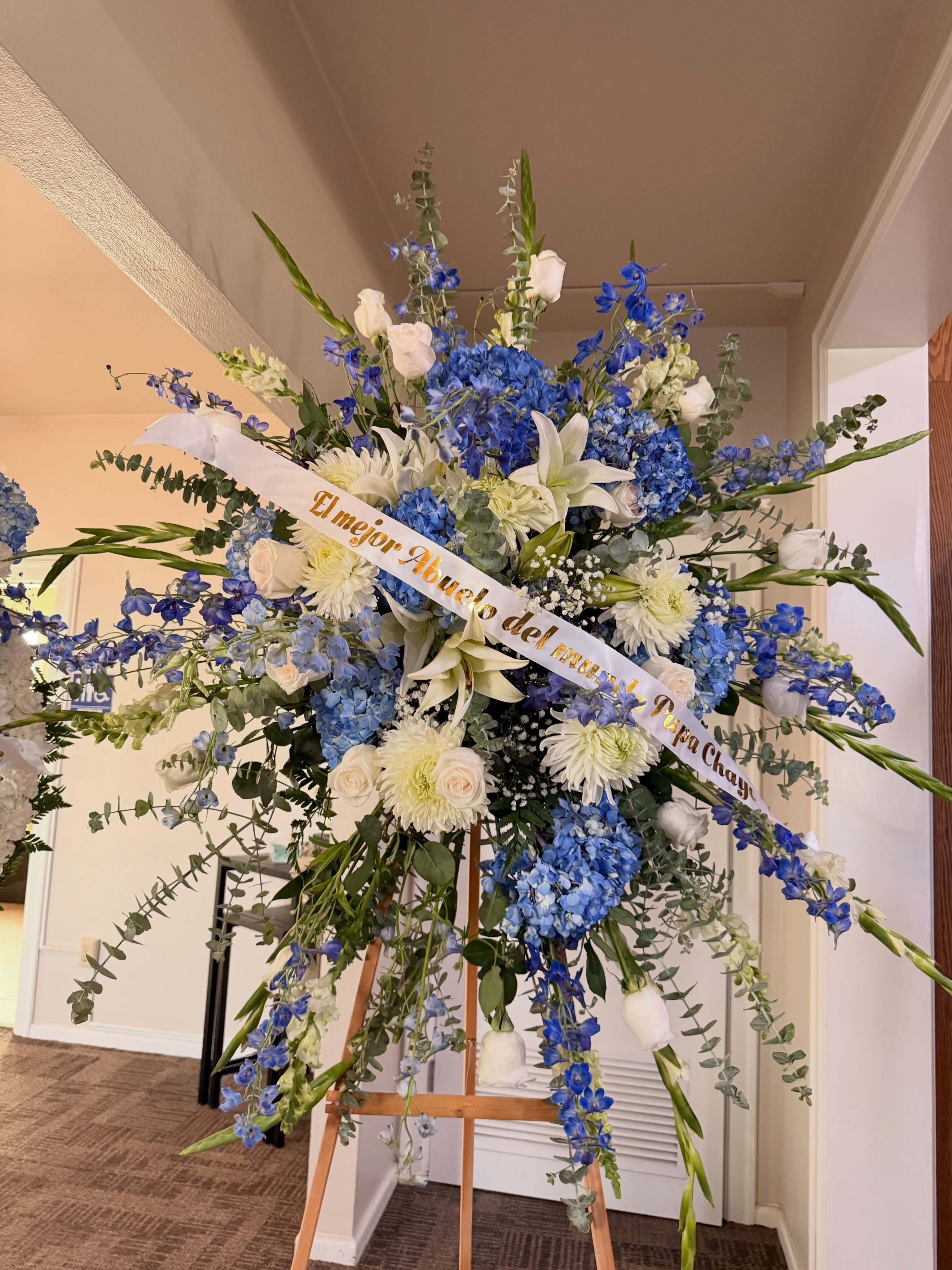 Blue hydrangea diamond stand