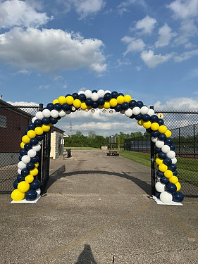 10'x10' outdoor classic graduation balloon arch