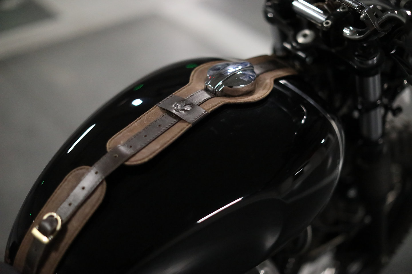 protection de réservoir cuir royal enfield interceptor 650