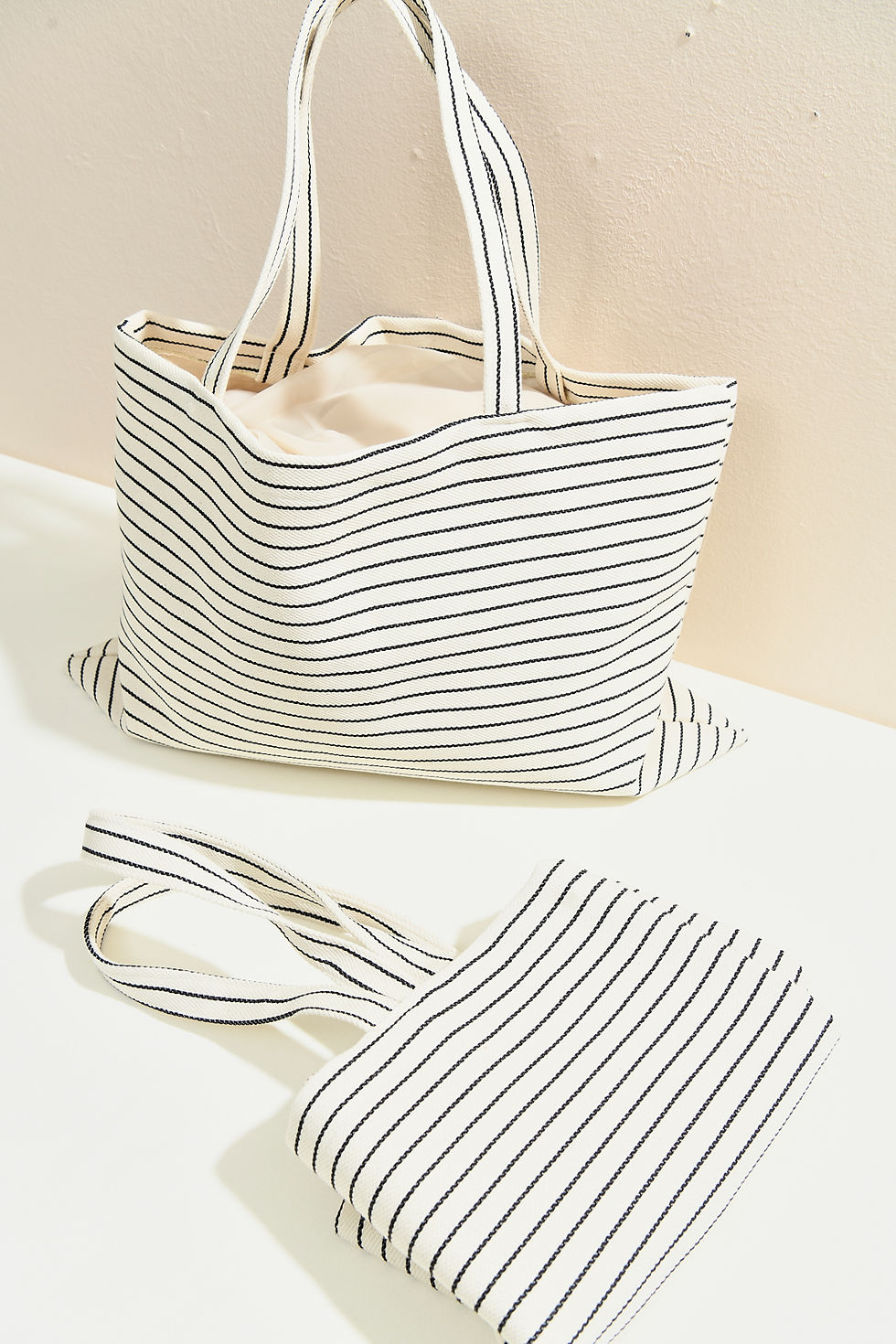 Thumbnail: Woven Oversized Beach Tote