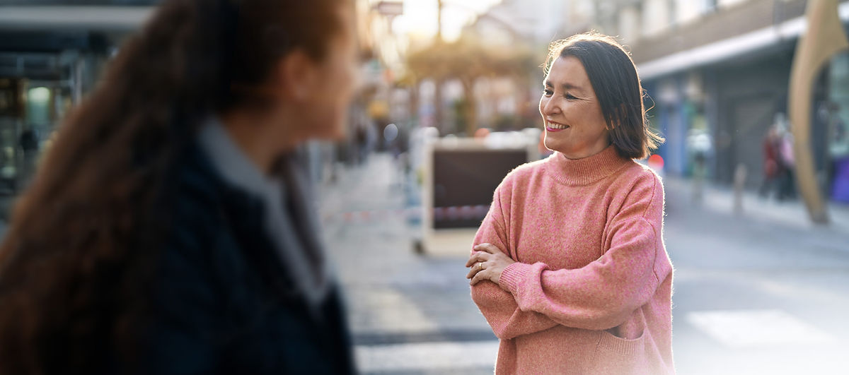 Woman-Banner-street