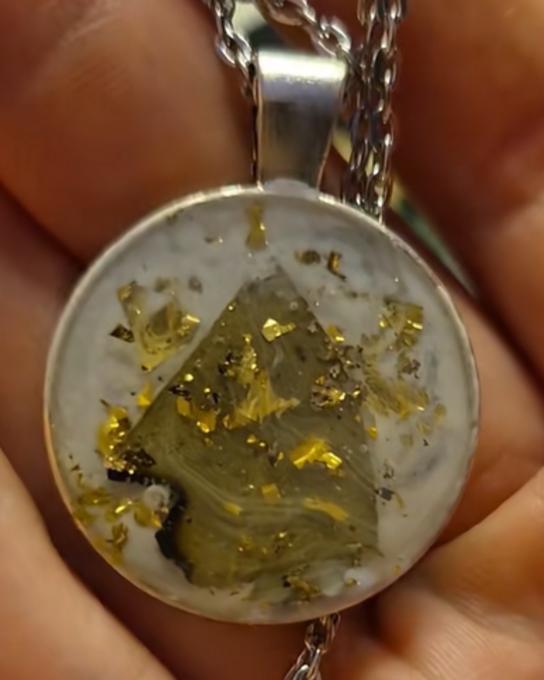 Smoke cleansing pendant