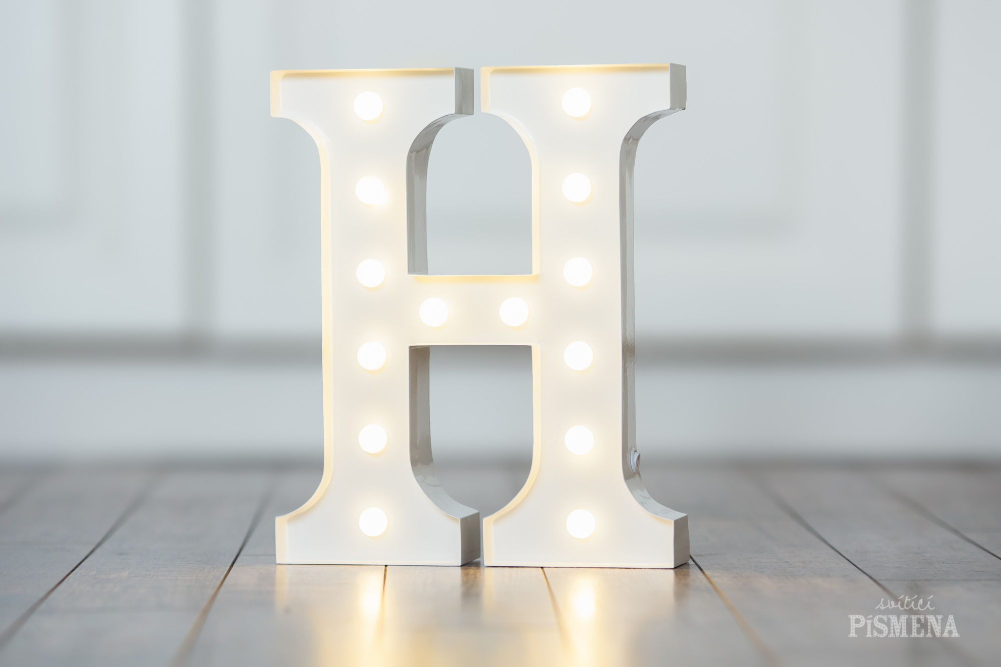 Kovové svítící písmeno H