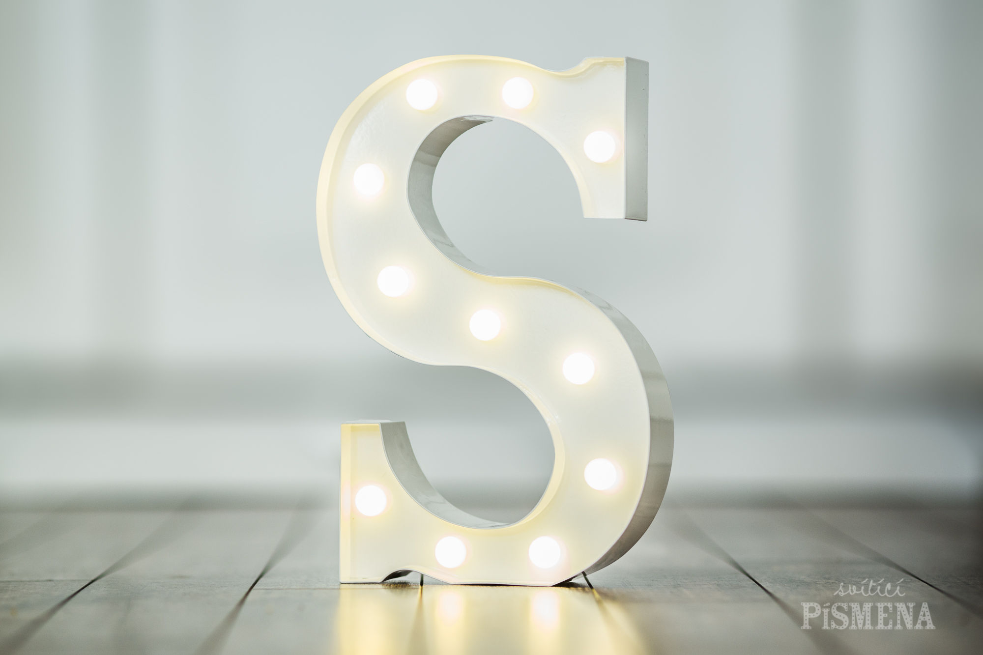 Kovové svítící písmeno S