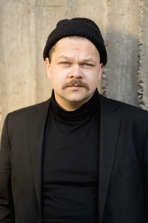 Natürliches, authentisches und ausdrucksstarkes Portrait bzw. Porträt eines Schauspielers und Künstlers