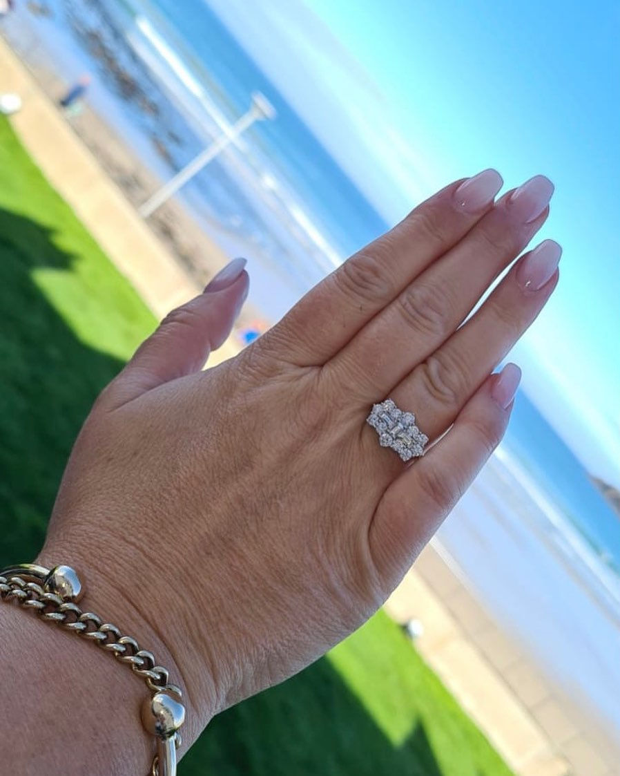 Thumbnail: 18ct Yellow Gold D.2.00ctw Diamond Boat/Cluster Ring