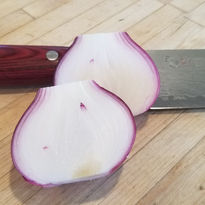 Ingredient-Red Onion_Knife