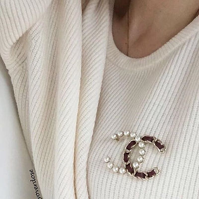 Knitwear with a little sparkle on a snow