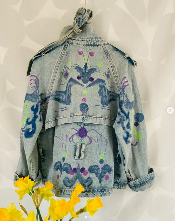 Ma-Wa-upcycle_painted_jeans jacket