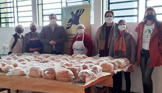 PACRI de Santa Rosa realiza doação de pães aos necessitados