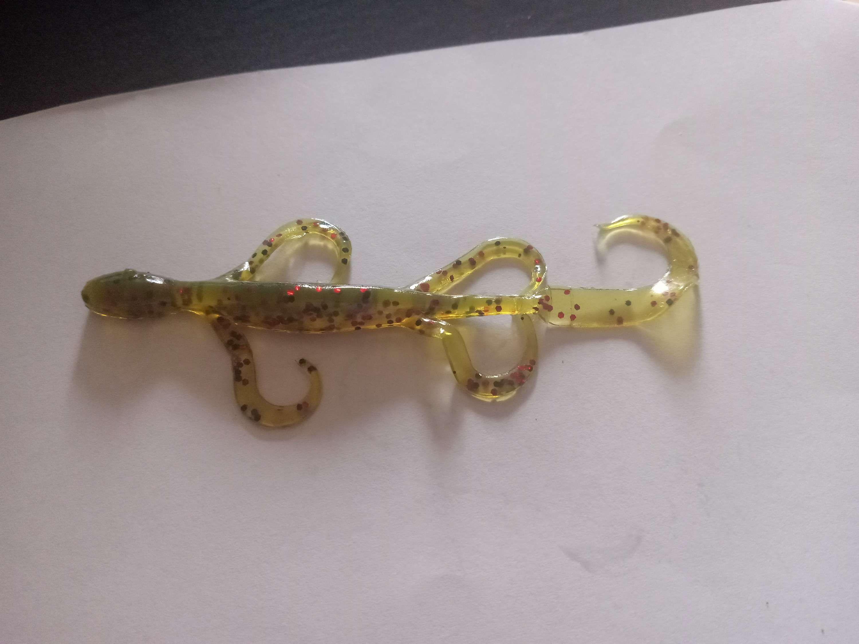 4 pack small green lizard 🦎  with specks 