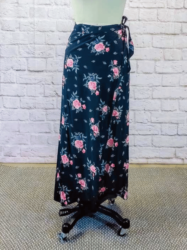 Crystal Cove Cami is a fast, easy sew with a fantastic fit. I'm digging the overlapping back detail.