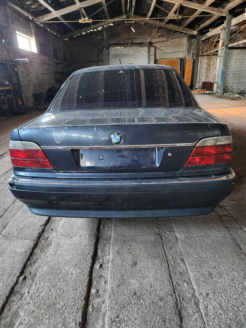 Thumbnail: BMW 735 benzīns