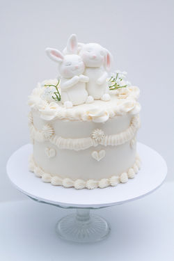 vintage wedding cake with rabbits