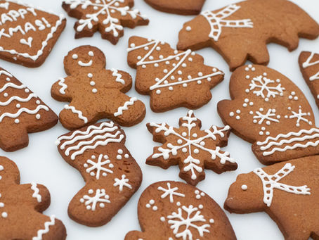 Vegan gingerbread cookies with royal icing