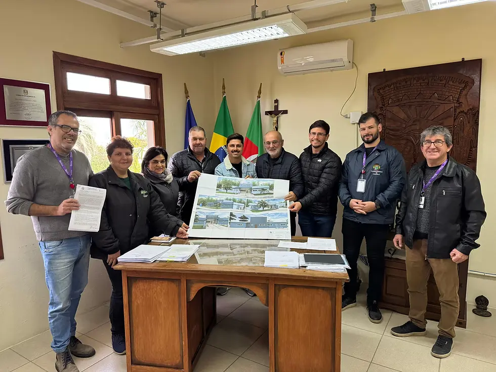 Prefeito Iago e equipe no ato de assinatura da ordem de serviço da nova UBS de Santa Rita do Sul
